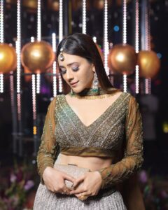 Hiba Nawab Instagram - Dress by @kalkifashion
Jewellry by @sonisapphire 
Styled by my fav @komaltindwani ♥️😘
📸  @thefilmyjar