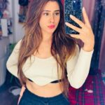 Hiba Nawab Instagram - Mirror mirror on the wall Tell me who’s the craziest of em all 😜 PS - find the photobomber @raashi_bawa 😝 Mumbai, Maharashtra