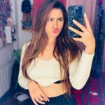 Hiba Nawab Instagram - Mirror mirror on the wall Tell me who’s the craziest of em all 😜 PS - find the photobomber @raashi_bawa 😝 Mumbai, Maharashtra