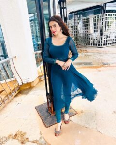 Hiba Nawab Instagram - Le jaye jane kaha hawayein 🎶 ♥️