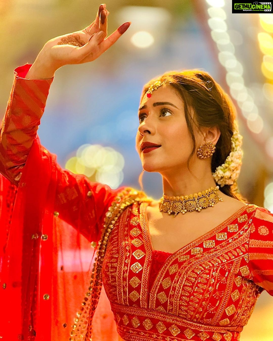 Hiba Nawab Instagram - #bts #wohtohaialbelaa ♥️