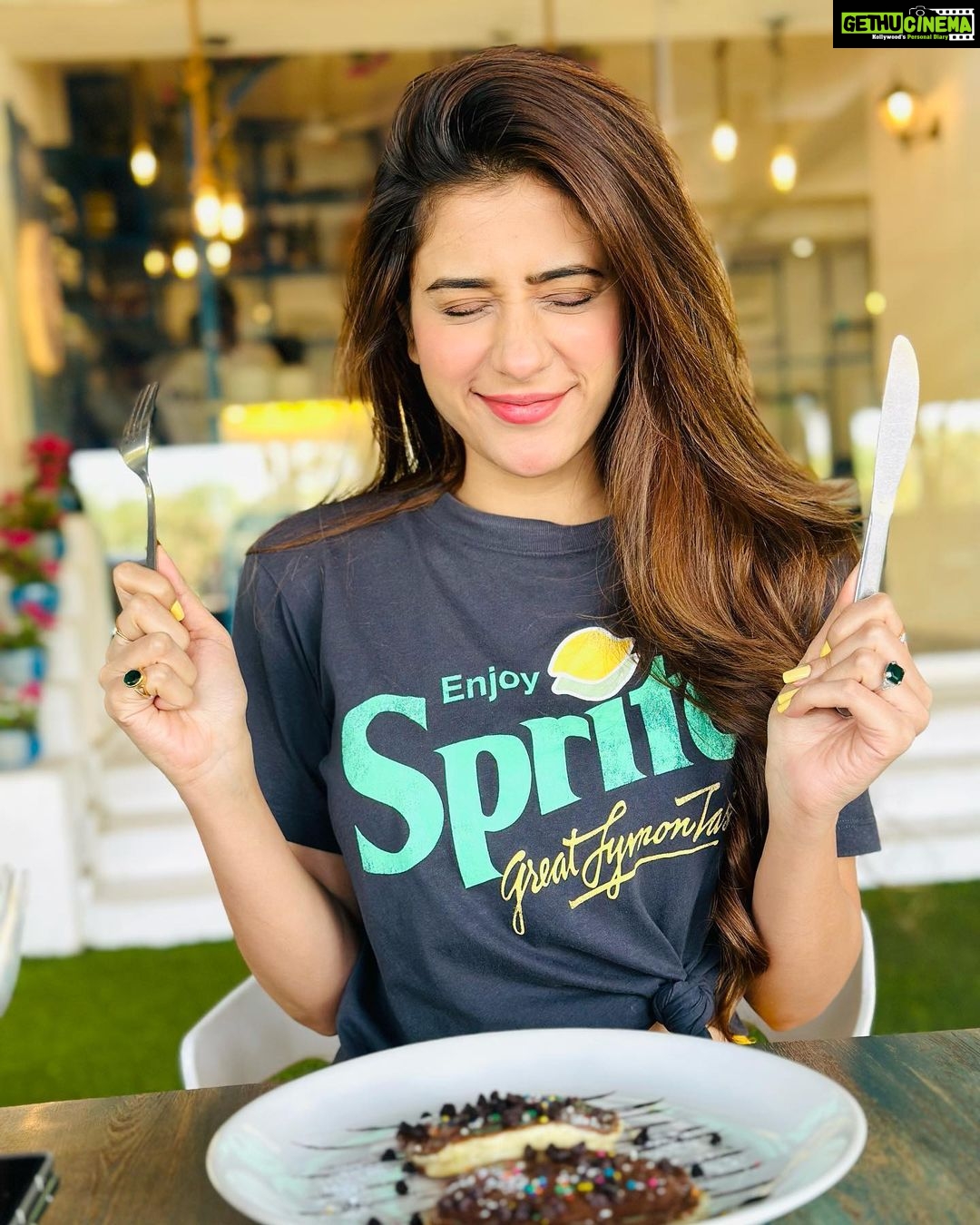 Hiba Nawab Instagram - Shades of happiness 🫶🏻