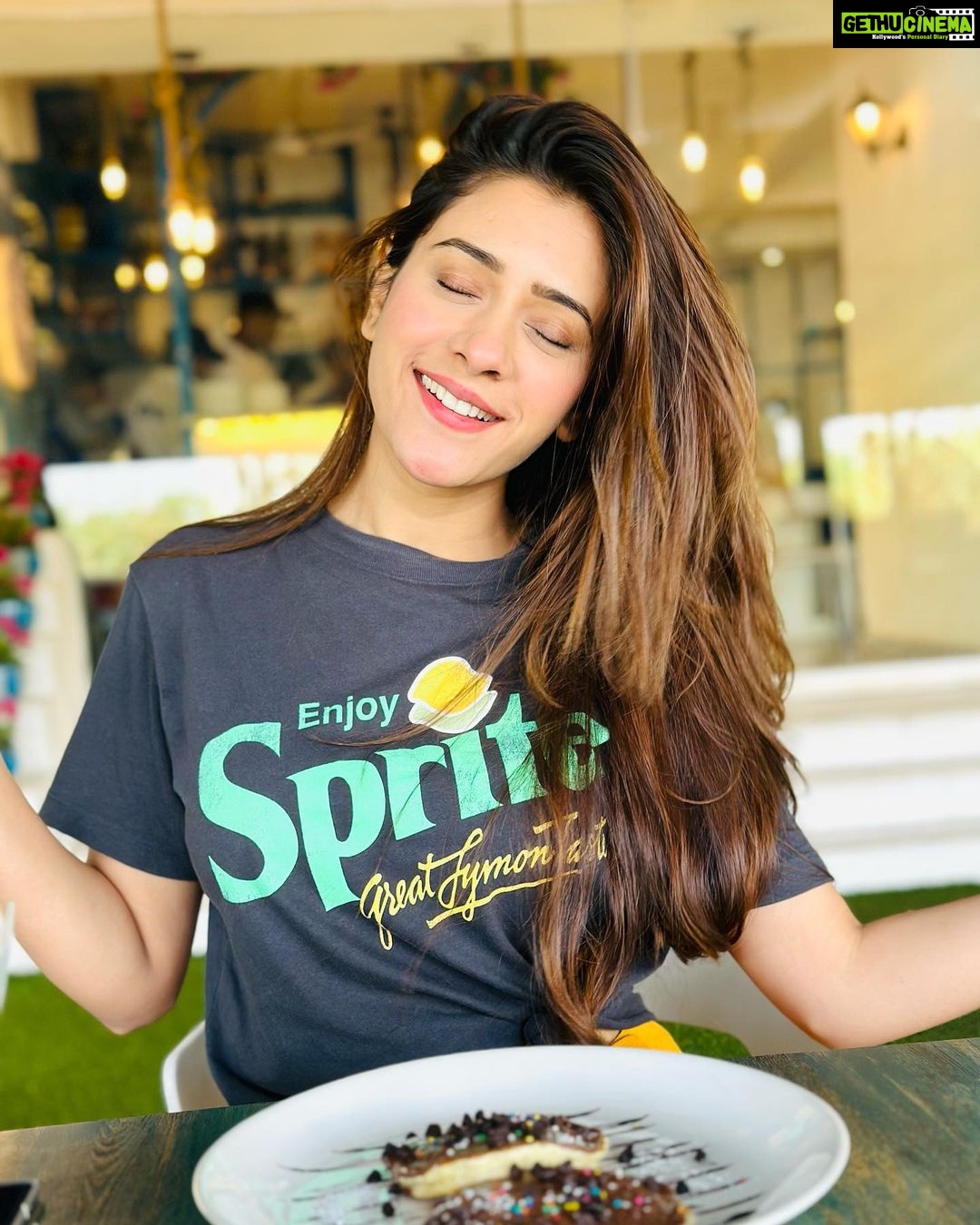 Hiba Nawab Instagram - Shades of happiness 🫶🏻