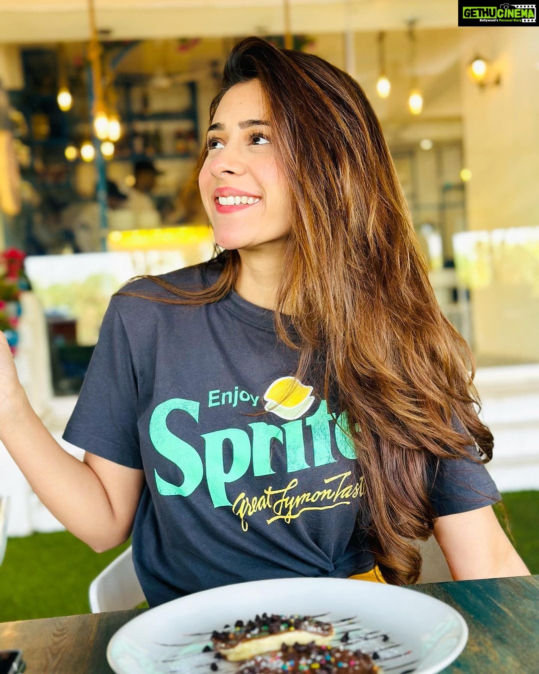 Hiba Nawab Instagram - Shades of happiness 🫶🏻