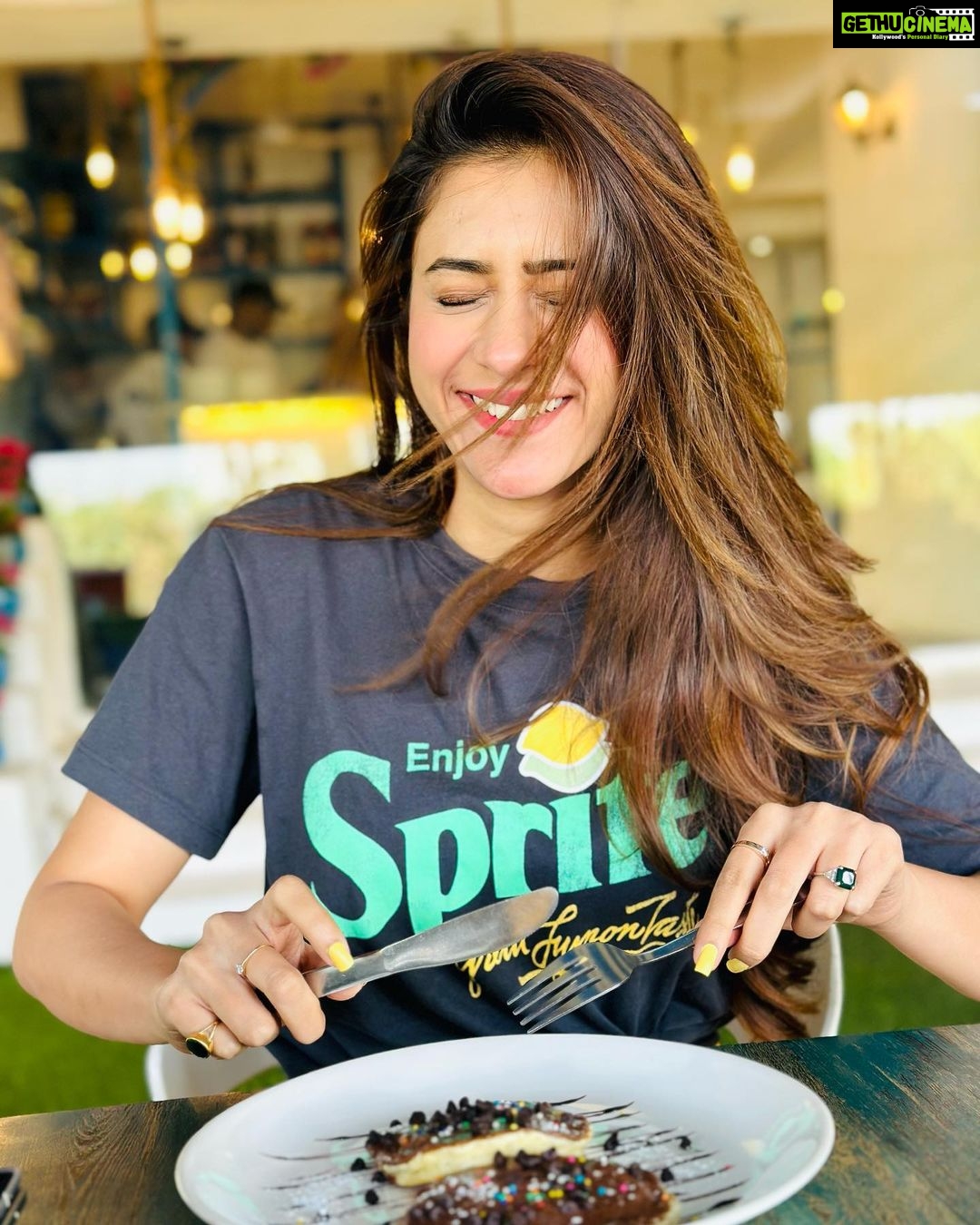Hiba Nawab Instagram - Shades of happiness 🫶🏻