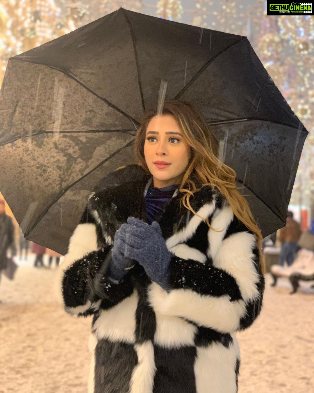 Hiba Nawab Instagram - Happy new year ♥️ ❄️