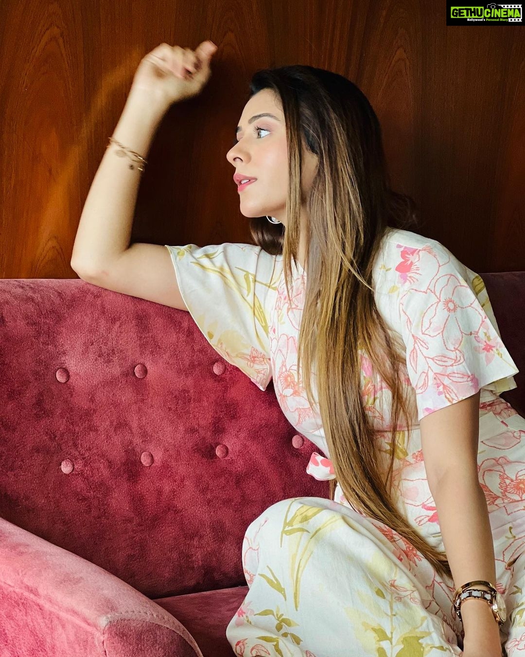 Hiba Nawab Instagram - 💛 . styled by : @neelangi_johari Mumbai, Maharashtra