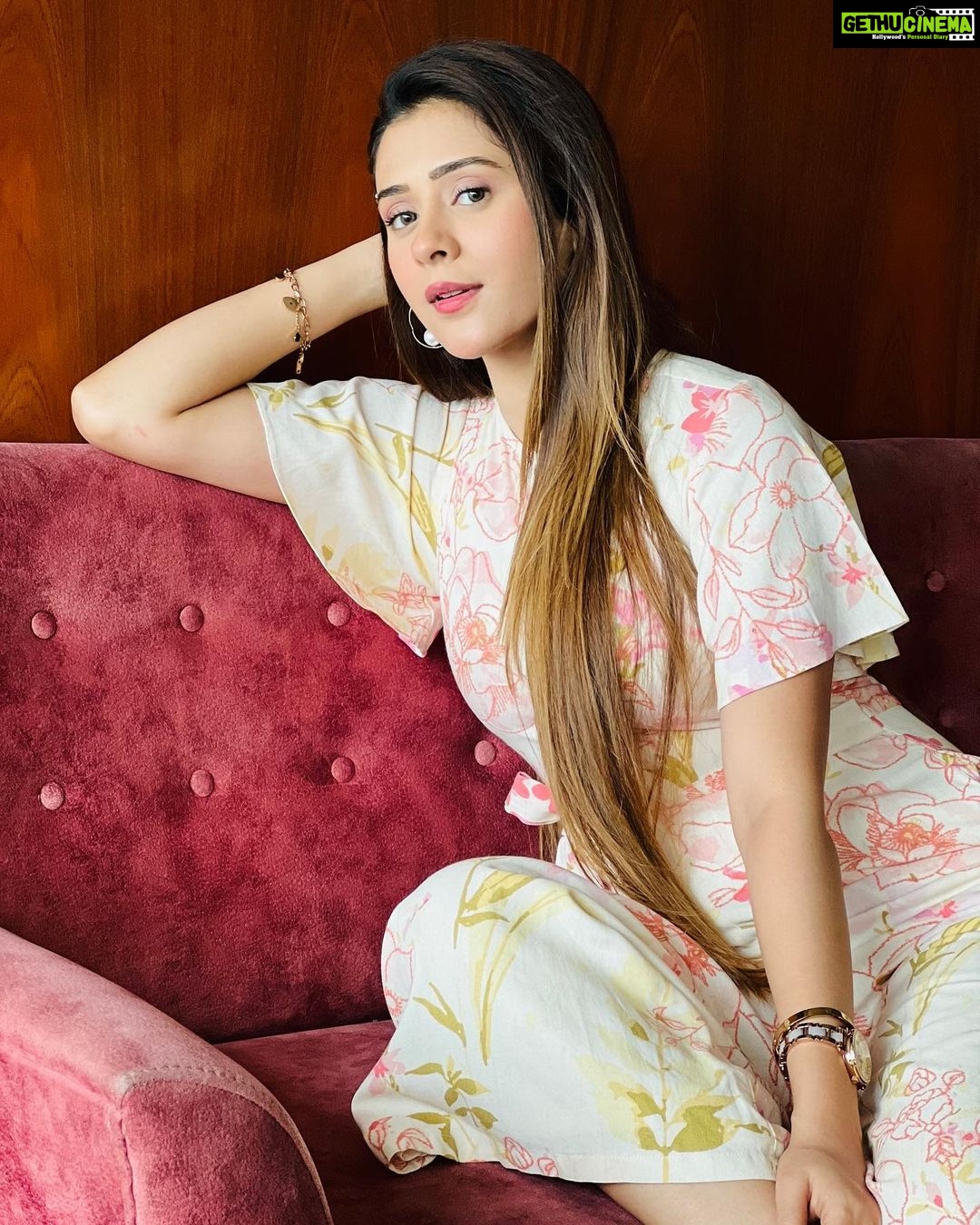 Hiba Nawab Instagram - 💛 . styled by : @neelangi_johari Mumbai, Maharashtra