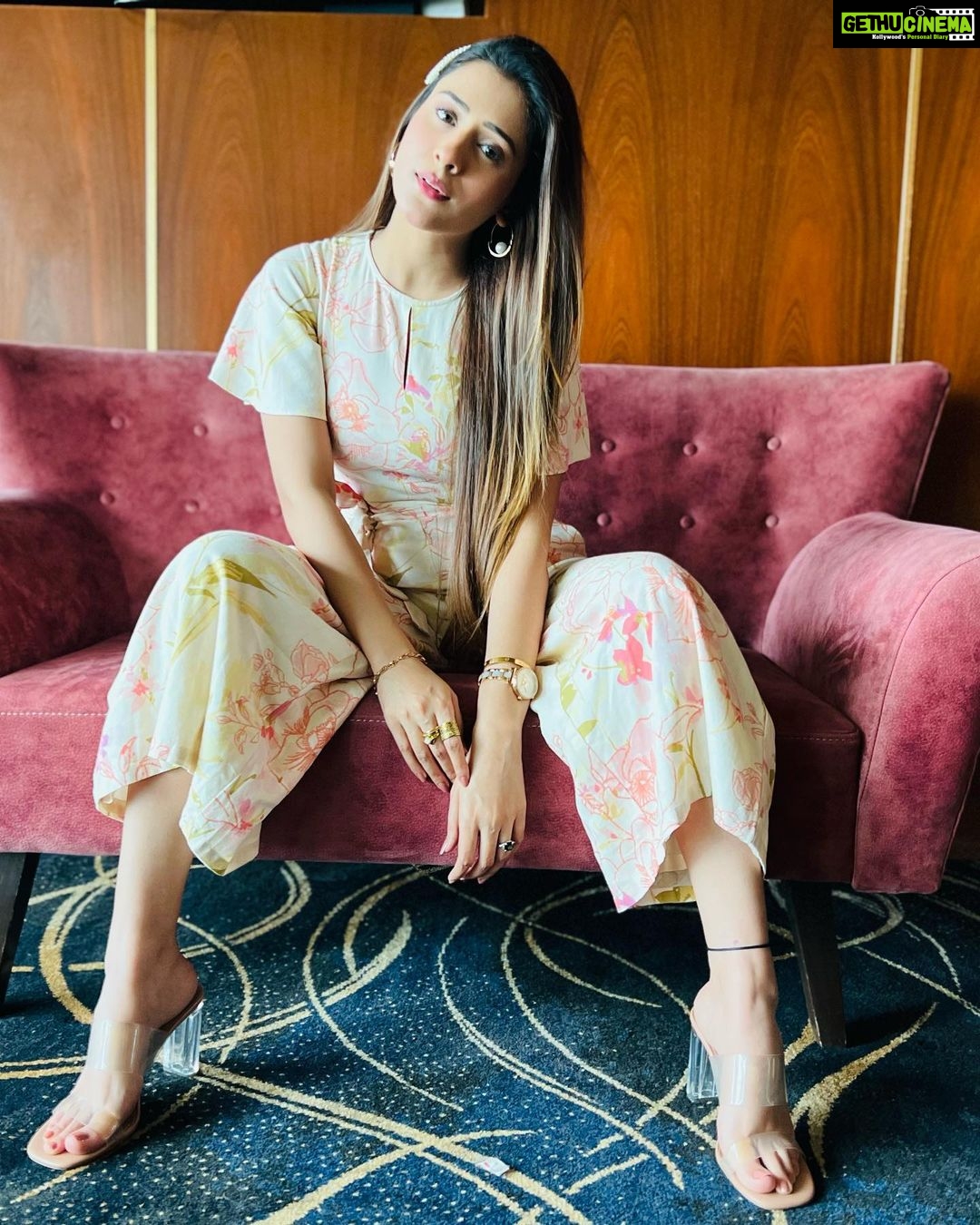 Hiba Nawab Instagram - 💛 . styled by : @neelangi_johari Mumbai, Maharashtra