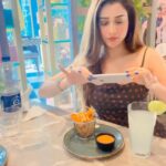 Hiba Nawab Instagram – Yeah guys I’m that friend 🤣 @komaltindwani my sweetheart 🥰😘😍