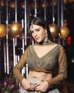 Hiba Nawab Instagram - Dress by @kalkifashion
Jewellry by @sonisapphire 
Styled by my fav @komaltindwani ♥️😘
📸  @thefilmyjar