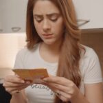 Hiba Nawab Instagram – Ever wondered why do you get redness & rashes post waxing? Iska reason hai regular wax ka ingredient- Colophony! 

Use @urbancompany ‘s 100% colophony free Roll On Wax that leaves your skin smooth & happy. 

#NoColophonyNoRashes #urbancompany