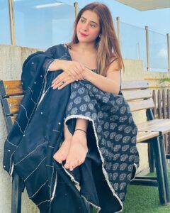 Hiba Nawab Instagram - Live to the rhythm of life ♥️✨