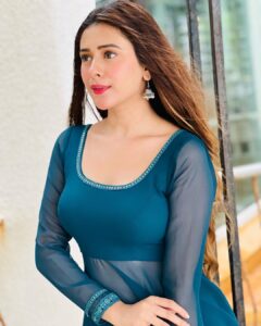 Hiba Nawab Instagram - 🌸💙