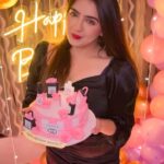 Hiba Nawab Instagram – Happy birthday to my baby baby baby, to my bestest friend in the whole wide world♥️🥰😍… I wish you have a fantastic day ♥️ I love you and I’ll always cherish the bond we share, no matter what♥️♥️ I miss you rn can’t wait to see my prettiest baby.. happpyyyyyyyy happyyyyyy to you cutie🥳 🔥💕🥰😍