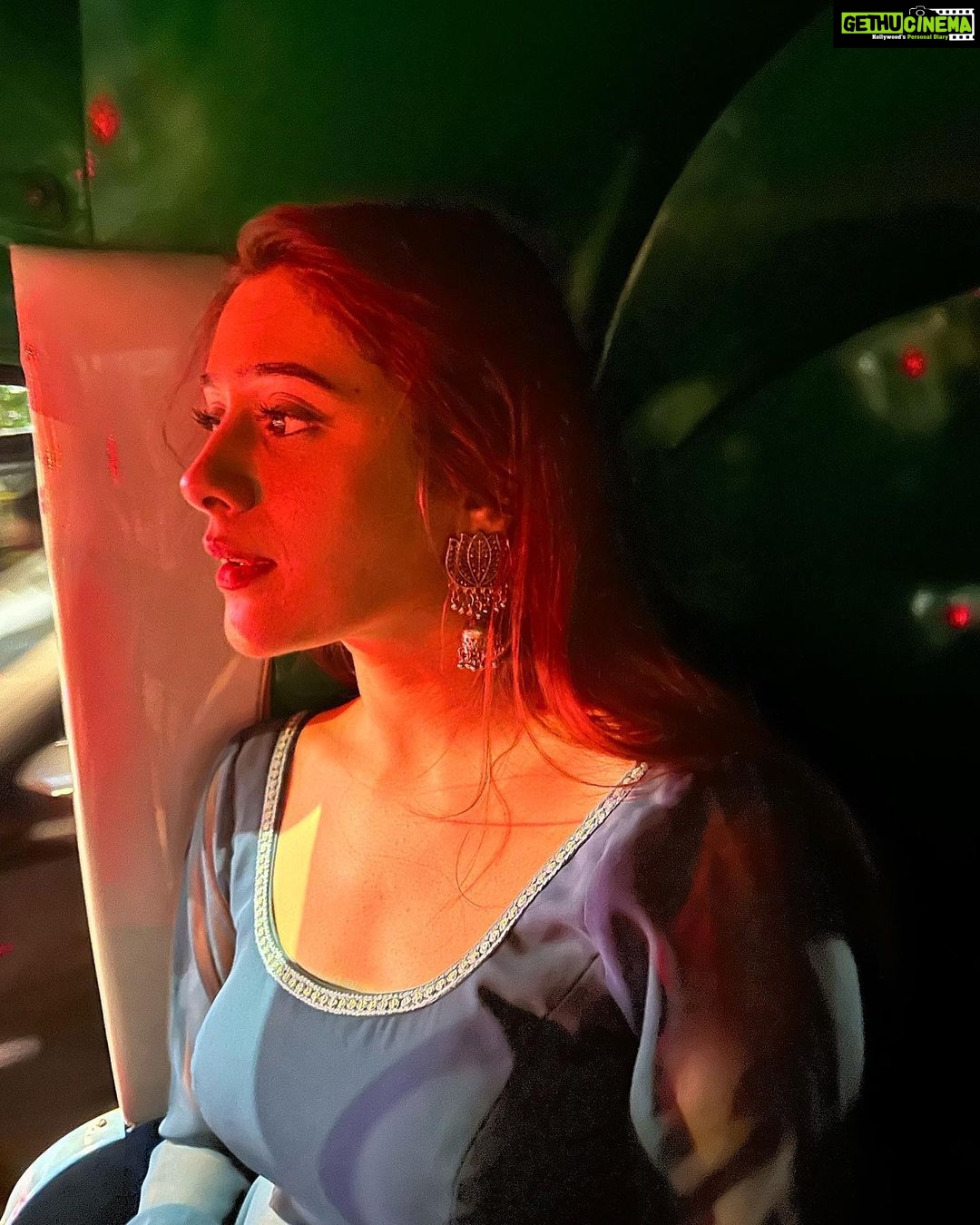 Hiba Nawab Instagram - #autorickshawpotrait 📸 Clicked by my fav ♥️ @raashi_bawa Mumbai, Maharashtra