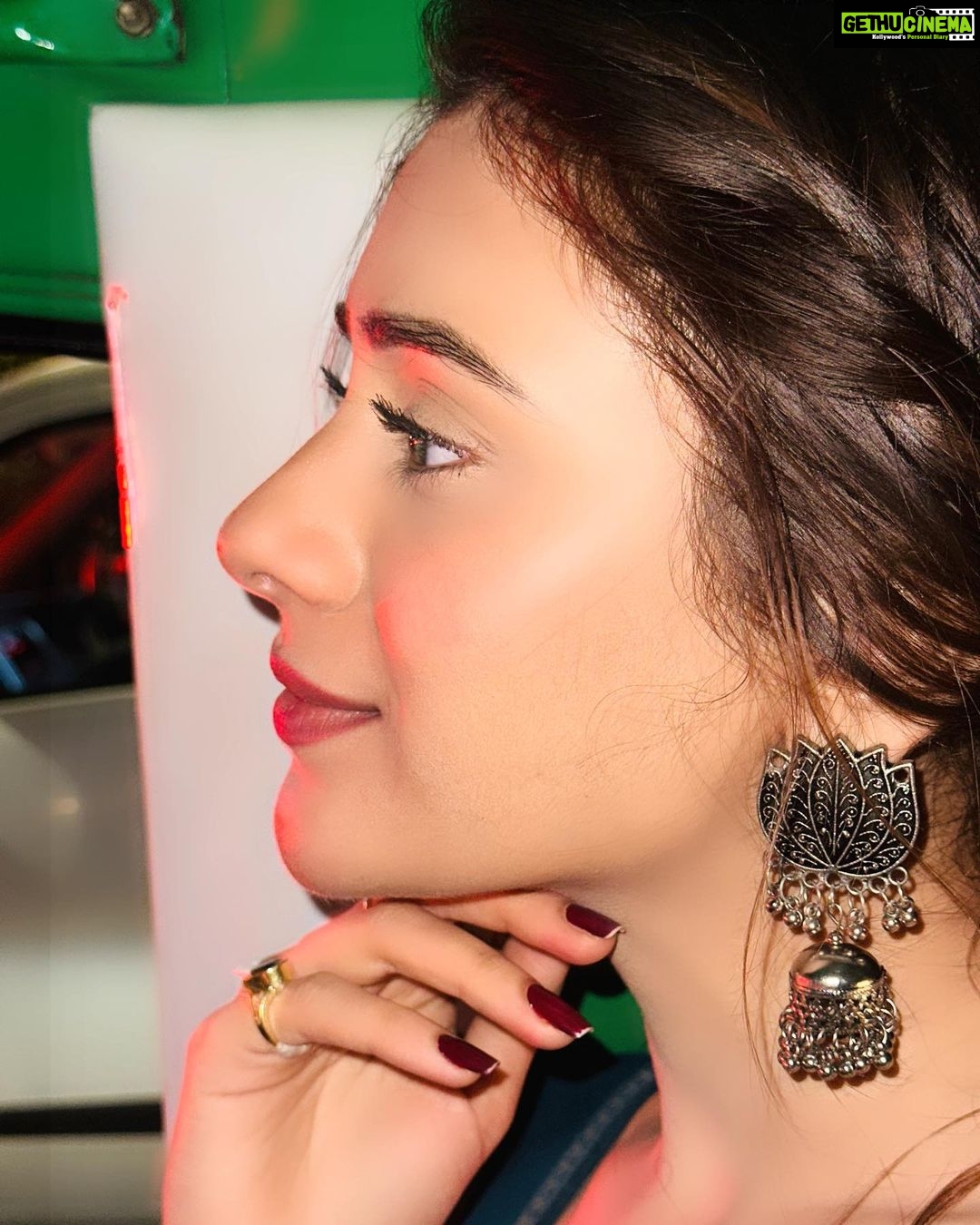 Hiba Nawab Instagram - #autorickshawpotrait 📸 Clicked by my fav ♥️ @raashi_bawa Mumbai, Maharashtra