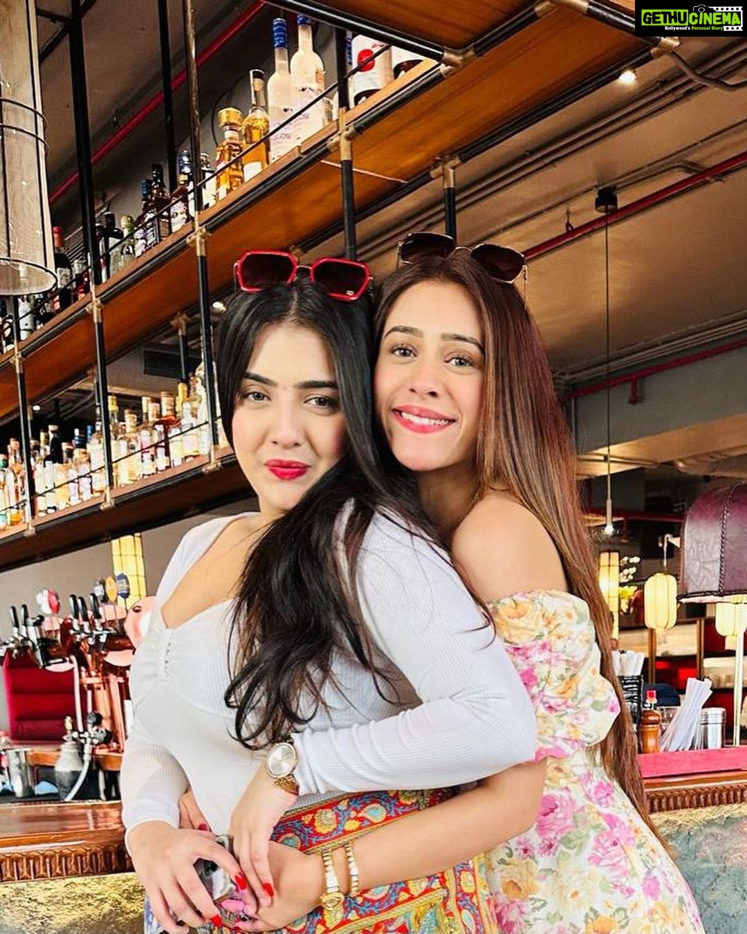 Hiba Nawab Instagram - Happy birthday to my Diva♥️ my fav secret keeper.. my forever child.. I can’t imagine my life without my bestest friend, thank you for being youuuu 😍beautiful woman ♥️♥️♥️ May you continue to spread smiles and continue to move ahead in life♥️♥️ With lots of love, i wish you a blessed and cheerful year ahead 😍🥰😘 I love you my baby♥️🧿 P.S this post was supposed to be made on 4th April (Raashi’s birthday) but my bestie being my bestie approved pictures just last night 😜 Mumbai, Maharashtra