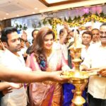 Honey Rose Instagram - Thank you @chandanabrotherstelangana for inviting me to this grand opening..... @chandanabrotherstelangana @anudeep_munna Mua @sreshtamakeup Accessories @anokhi_priyakishore Designed @tanith_design