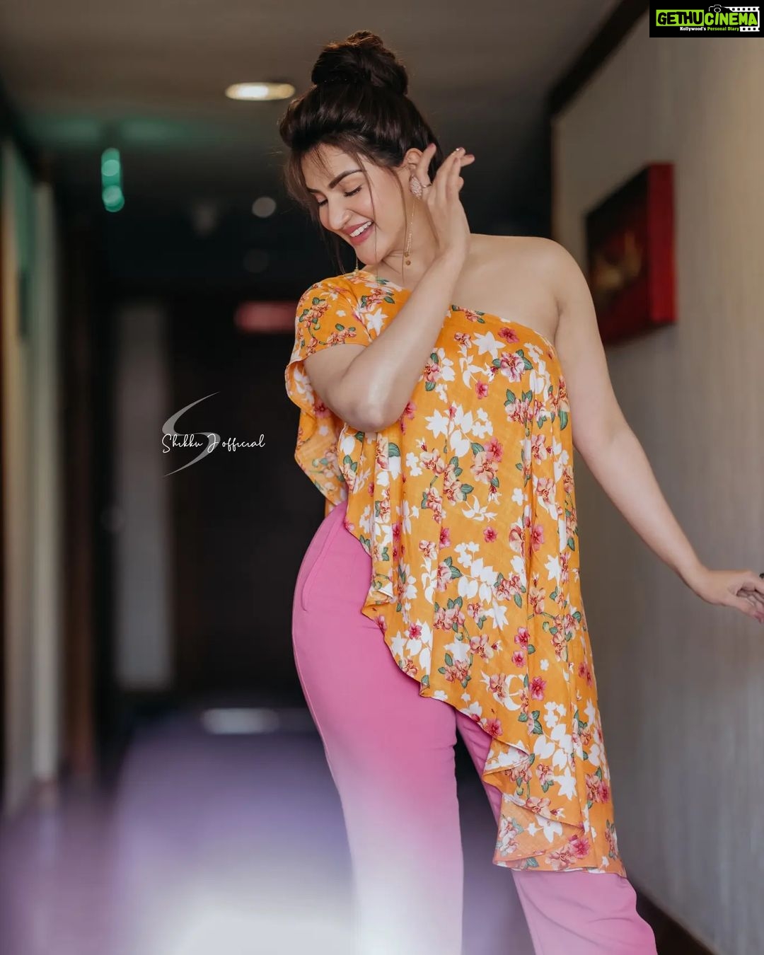 Honey Rose Instagram - Photography @shikku_j_official__ MuA @manjucalluna Costume @tanith_design Accessories @anokhi_priyakishore