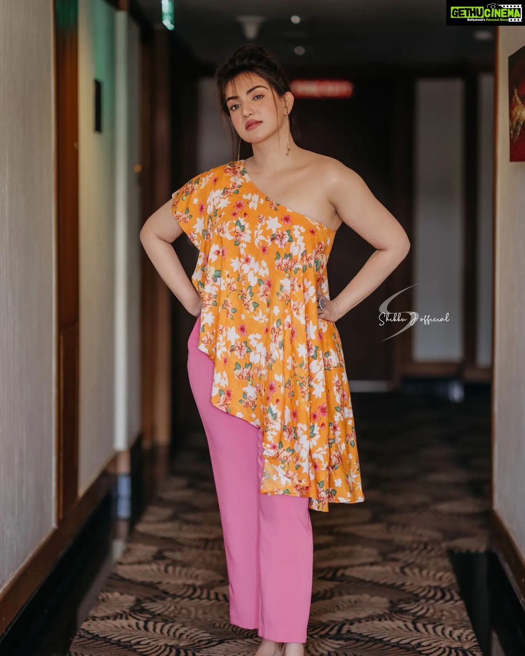 Honey Rose Instagram - Photography @shikku_j_official__ MuA @manjucalluna Costume @tanith_design Accessories @anokhi_priyakishore