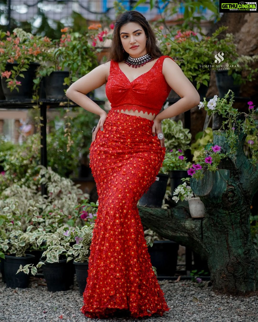 Honey Rose Instagram - Photography @_sumesh_sukumaran_ Mua @sreshtamakeup Costume @cinderlladesign_studio Accessories @anokhi_priyakishore Location @bumblebee.garden.unib @unibmakeupstudio @binnu_john_