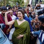 Honey Rose Instagram - The color of mother earth. @honeyroseinsta The lady who shines like a diamond 💚. saree @doja_design_story @dona_kj MUA @sreshtamakeup Accessories @anokhi_priyakishore photography @vishnuprathapvp