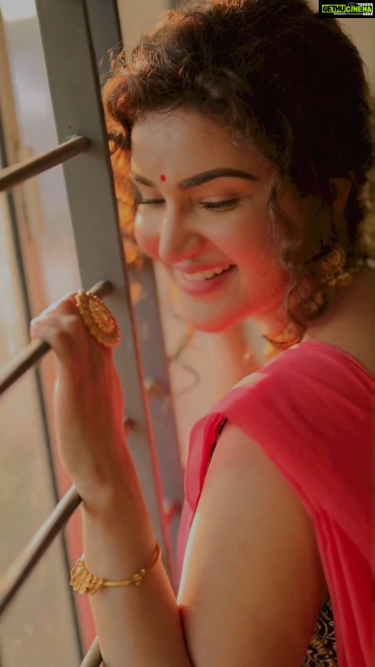 Honey Rose Instagram - Photography @bennet_m_varghese MuA @rahul_namo_ Costume @ar_handlooms_kuthampully @tanith_design Accessories @anokhi_priyakishore