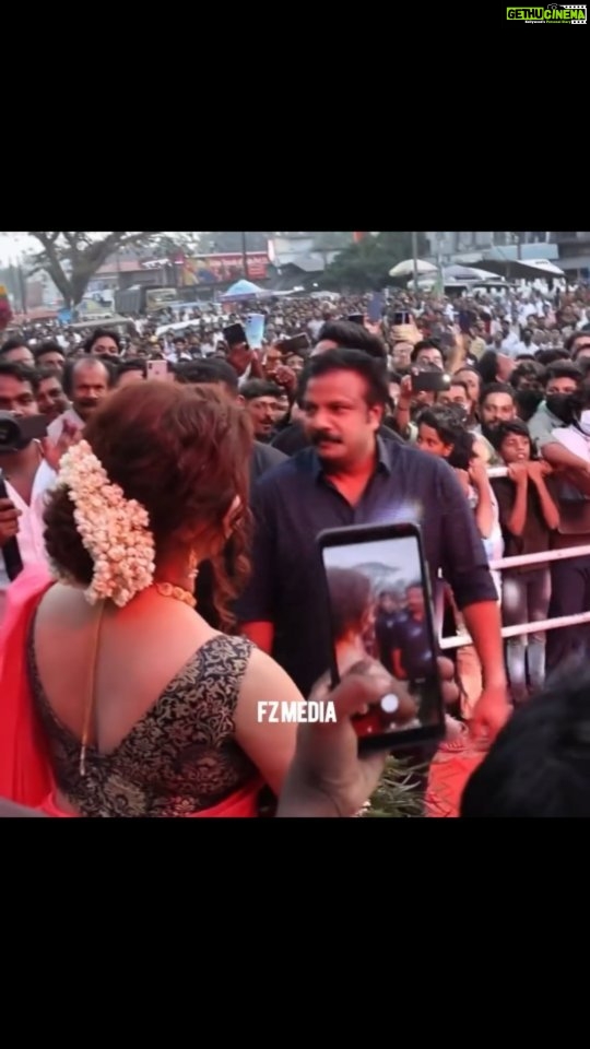 Honey Rose Instagram - Thank you veliyamcode for this magical welcome 🙏🙏❤️ Video credits @fzmedia Costume @ar_handlooms_kuthampully MuA @rahulnamo