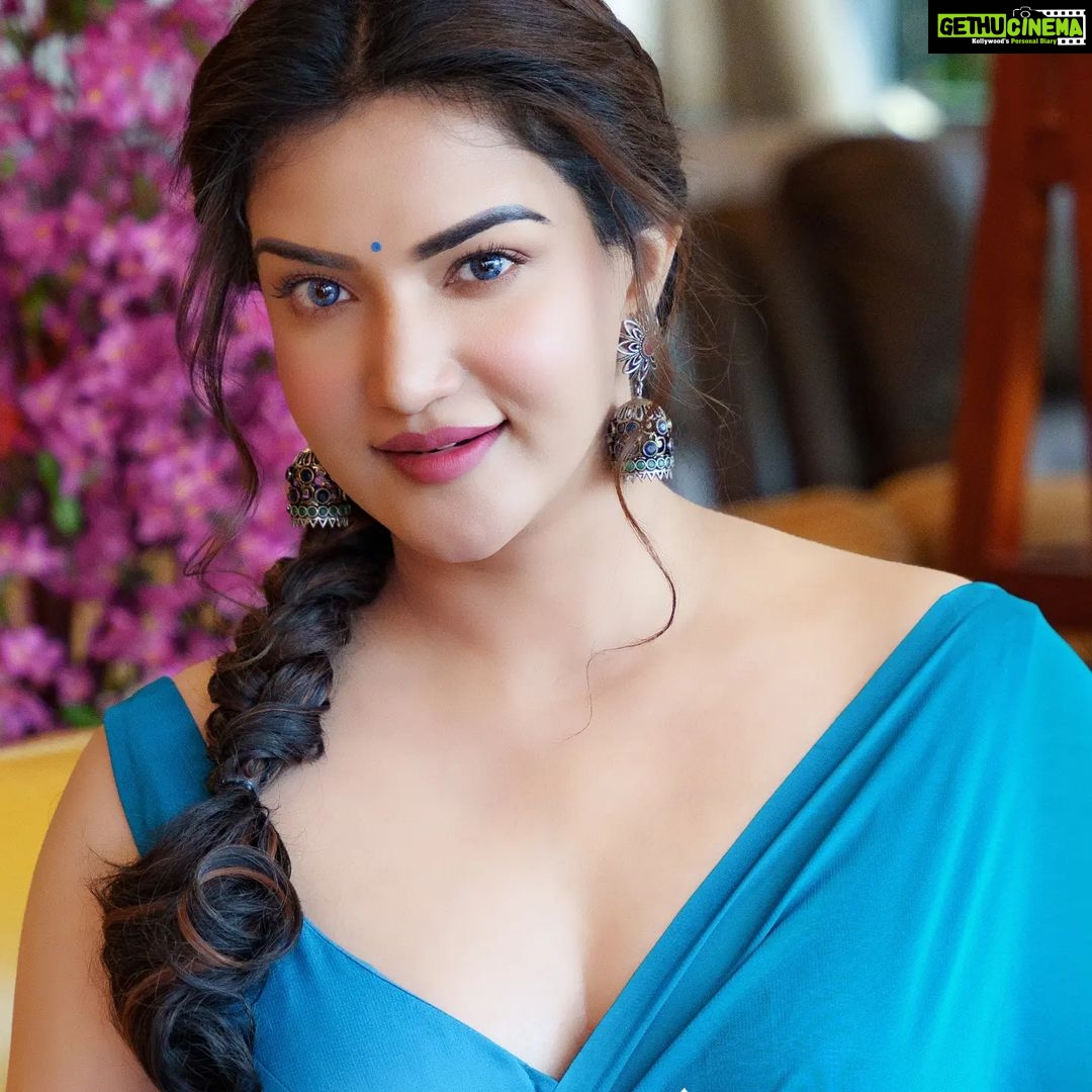 honey rose biography wikipedia