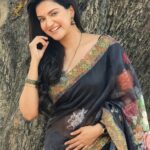 Honey Rose Instagram - తెలుగు వారి *సంక్రాంతి పండుగ* కానుకగా విడుదలై *దిగ్విజయం* సాధించిన *వీర సింహారెడ్డి* చిత్రం ద్వారా తెలుగు ప్రేక్షకుల మనసు దోచిన కథా నాయిక *మీనాక్షి* పాత్రలో నాకు నటించడానికి అవకాశం ఇచ్చిన దర్శకులు *శ్రీ గోపీచంద్ మలినేని* గారికి, హీరో *బాలకృష్ణ* గారికి, ప్రొడ్యూసర్స్ *మైత్రీ మూవీస్* వారికి, *తెలుగు ప్రేక్షకులకు* హృదయ పూర్వక 💌 *కృతజ్ఞతలు🙏సంక్రాంత్రి శుభాకాంక్షలు 💐* తెలిపే - మీ 💌 హనీరోజ్🙏🙏🙏🙏🙏🙏 @dongopichand @dprishi @varusarathkumar