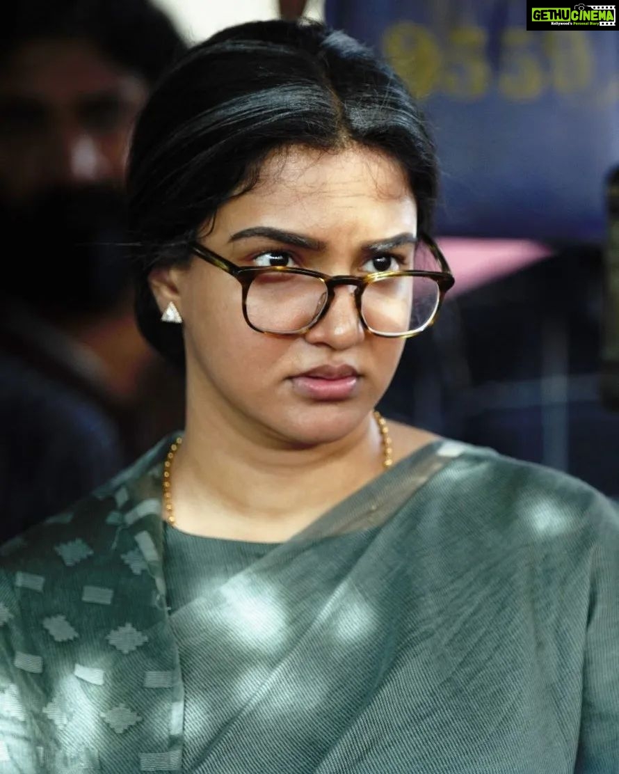 Honey Rose Instagram - తెలుగు వారి *సంక్రాంతి పండుగ* కానుకగా విడుదలై *దిగ్విజయం* సాధించిన *వీర సింహారెడ్డి* చిత్రం ద్వారా తెలుగు ప్రేక్షకుల మనసు దోచిన కథా నాయిక *మీనాక్షి* పాత్రలో నాకు నటించడానికి అవకాశం ఇచ్చిన దర్శకులు *శ్రీ గోపీచంద్ మలినేని* గారికి, హీరో *బాలకృష్ణ* గారికి, ప్రొడ్యూసర్స్ *మైత్రీ మూవీస్* వారికి, *తెలుగు ప్రేక్షకులకు* హృదయ పూర్వక 💌 *కృతజ్ఞతలు🙏సంక్రాంత్రి శుభాకాంక్షలు 💐* తెలిపే - మీ 💌 హనీరోజ్🙏🙏🙏🙏🙏🙏 @dongopichand @dprishi @varusarathkumar