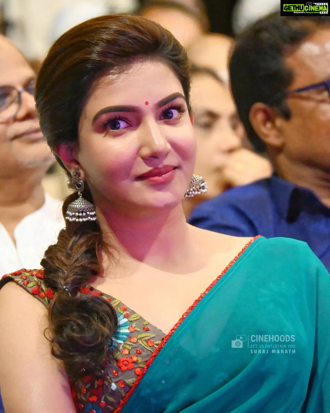 Honey Rose Instagram - @honeyroseinsta ആ നോട്ടം 😍 #honeyrose #kaappa #prithvirajsukumaran #asifali #aparnabalamurali #actor #actress #malayalamcinema #malikappurammovie #malayalamfilmindustry #malayalamactress @honeyroseinsta @honeyrose_addicts @_honeyroseinsta_ @honey.rose.online @honey_rose_lovers @honeyrose_family Crowne Plaza Kochi