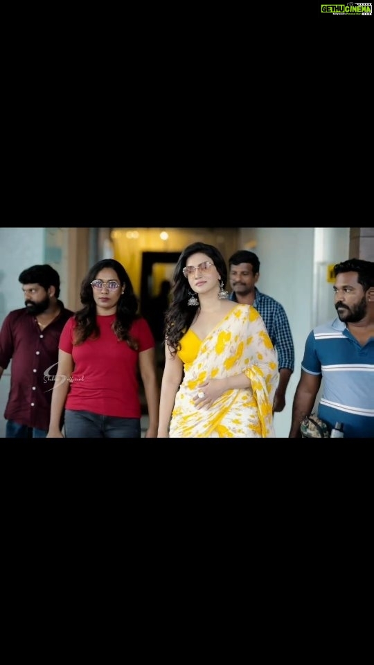 Honey Rose Instagram - With my gang 😍😜🔥🔥 Photography @shikku_j_official__ MuA @manjucalluna @rahul_namo_ Accessories @manjucalluna Costume @tanith_design @__nebu.john_cheppukulam___ @navas_khannnn