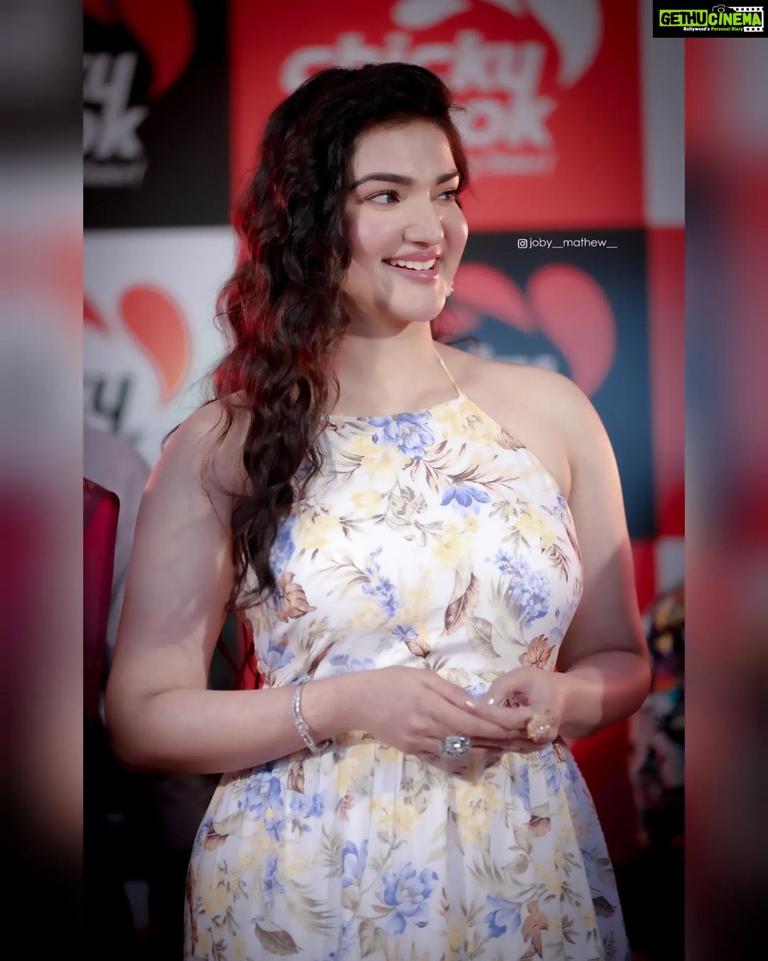 Honey Rose Instagram - In Frame :- @honeyroseinsta 👍🏻 #honeyrose #malayalam #actress #changanassery Changanacherry