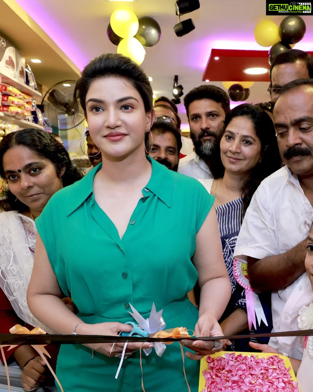 Honey Rose Instagram - Mua @manjucalluna @rahul_namo_ @anokhi_priyakishore