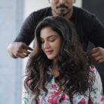 Honey Rose Instagram - Experienced a glam and luxurious hair styling with Jean-Claude Biguine at their Kochi salon & I am absolutely in love with my new hair! Book Your Appointment @ 📞+91 7511170707 @jcb_kochi @jeanclaudebiguineindia @sameer_hamsa Video Courtesy📸: @bennet_m_varghese #hairstyle #jeanclaudebiguineindia #jcbkochi #jcbindia #beauty #hair #makeup #hairstylist #HairStyling #luxury #salon #hair