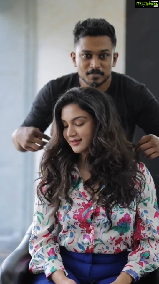 Honey Rose Instagram - Experienced a glam and luxurious hair styling with Jean-Claude Biguine at their Kochi salon & I am absolutely in love with my new hair! Book Your Appointment @ 📞+91 7511170707 @jcb_kochi @jeanclaudebiguineindia @sameer_hamsa Video Courtesy📸: @bennet_m_varghese #hairstyle #jeanclaudebiguineindia #jcbkochi #jcbindia #beauty #hair #makeup #hairstylist #HairStyling #luxury #salon #hair