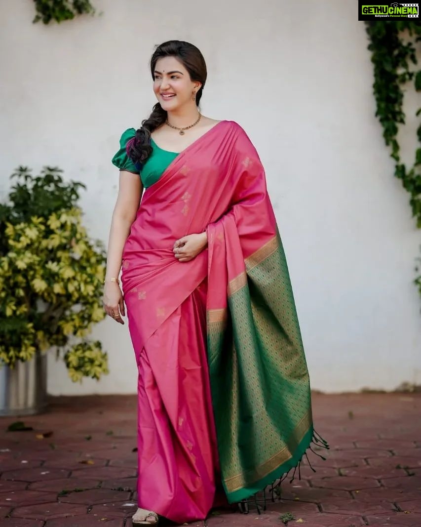 Honey Rose Instagram - Happy Ugadi ❤️ Photography @vyshnavphotography Mua @sreshtamakeup Costume @marianonlineboutique @tanith_design Accessories @anokhi_priyakishore