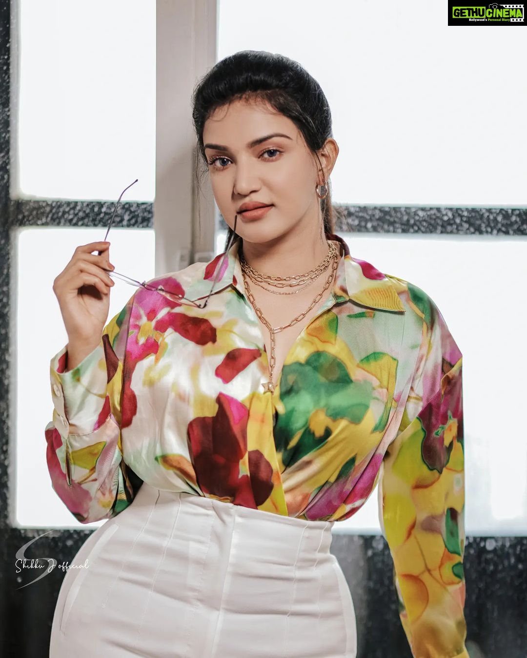 Honey Rose Instagram - @honeyroseinsta @dr.robin_radhakrishnan @manjucalluna Today program inauguration New salon 😍 @manju_calluna_unisex_salon