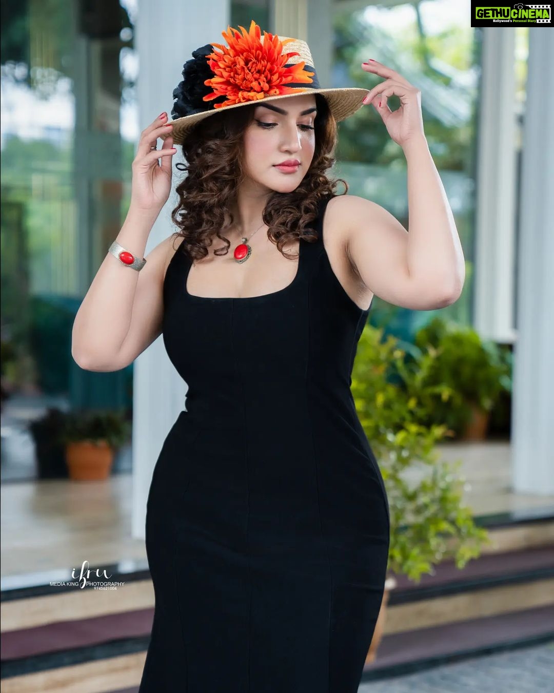 Honey Rose Instagram - Photography @ibru_mediakings @sijusiby97 Hairstylist @rahul_namo_ Accessories @anokhi_priyakishore @mannboutique_giftemporium