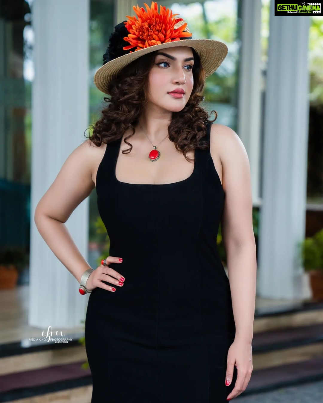 Honey Rose Instagram - Photography @ibru_mediakings @sijusiby97 Hairstylist @rahul_namo_ Accessories @anokhi_priyakishore @mannboutique_giftemporium