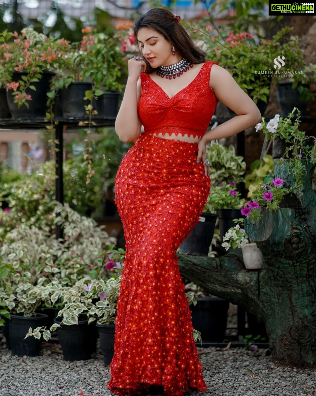 Honey Rose Instagram - Photography @_sumesh_sukumaran_ Mua @sreshtamakeup Costume @cinderlladesign_studio Accessories @anokhi_priyakishore Location @bumblebee.garden.unib @unibmakeupstudio @binnu_john_
