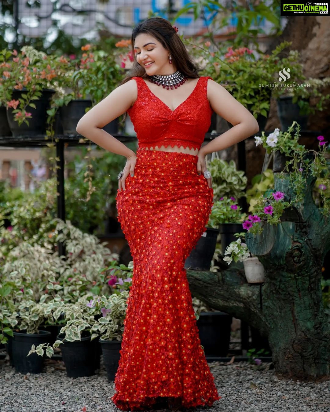 Honey Rose Instagram - Photography @_sumesh_sukumaran_ Mua @sreshtamakeup Costume @cinderlladesign_studio Accessories @anokhi_priyakishore Location @bumblebee.garden.unib @unibmakeupstudio @binnu_john_