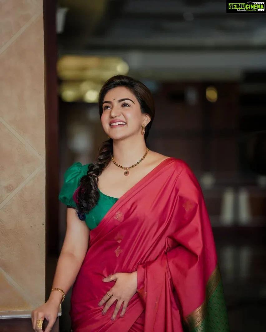 Honey Rose Instagram - Happy Ugadi ❤️ Photography @vyshnavphotography Mua @sreshtamakeup Costume @marianonlineboutique @tanith_design Accessories @anokhi_priyakishore