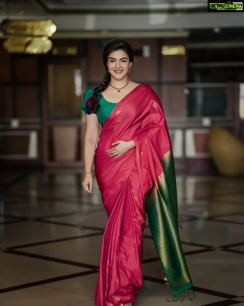 Honey Rose Instagram - Happy Ugadi ❤️ Photography @vyshnavphotography Mua @sreshtamakeup Costume @marianonlineboutique @tanith_design Accessories @anokhi_priyakishore
