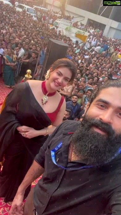 Honey Rose Instagram - Thank you Thiruvaali for this gracious reception ❤️❤️❤️ @popeesbabycare
