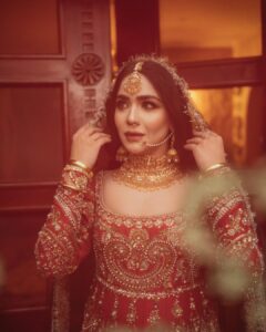 Humaima Malick Instagram - Mujhey yaqeen hai hum pey , tum pey or tumharay andar rahti hoi MAIMA ki mai pey :)