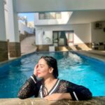 Humaima Malick Instagram - It’s a new day , new me , the sun was up and he smiled at me ❤️