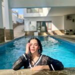 Humaima Malick Instagram - It’s a new day , new me , the sun was up and he smiled at me ❤️
